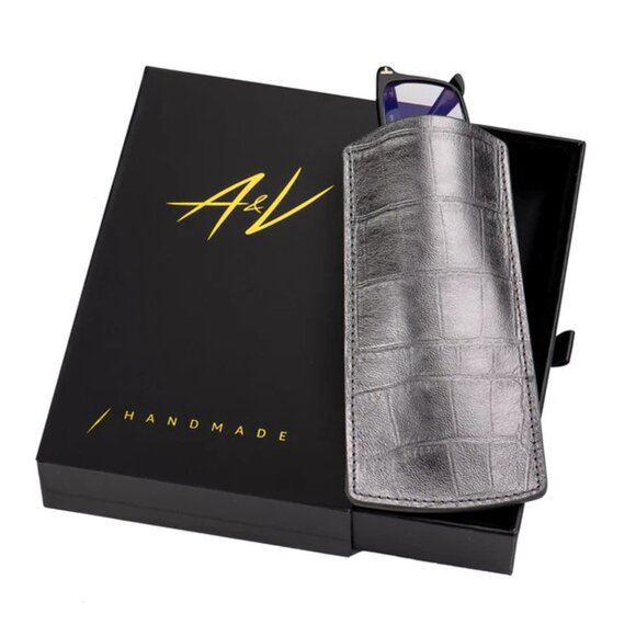 Authentic Calfskin Alligator‑Texture Glasses Pouch Silver Ray - Picture 2 of 3